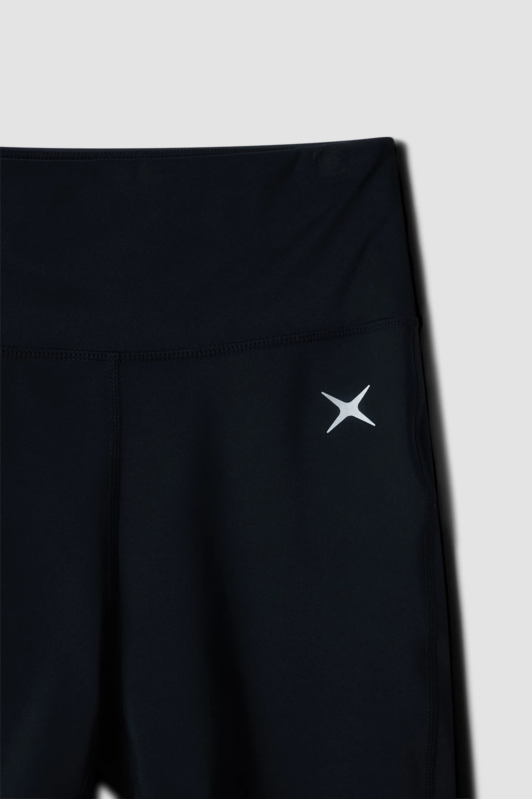 BLACK TRAIN WOMAN SHORT LEGGINS