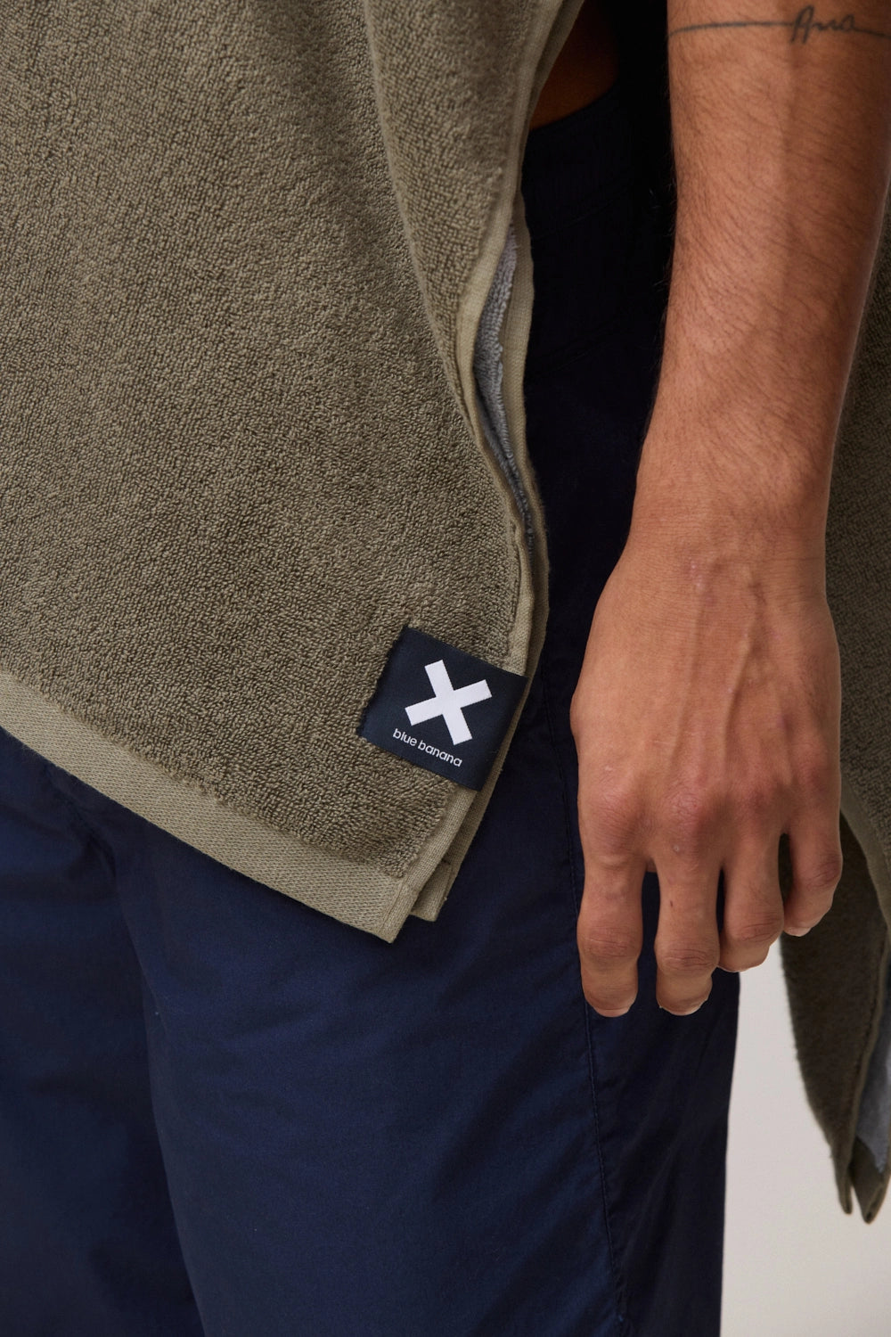 OLIVE GREEN MOVEMENT TOWEL