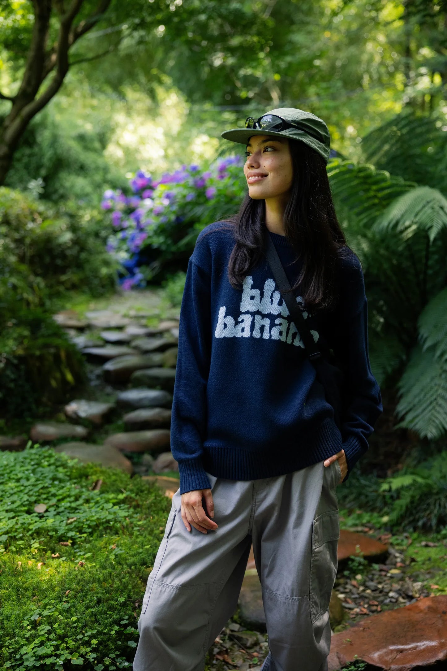 NAVY SHELTER KNITTED SWEATER