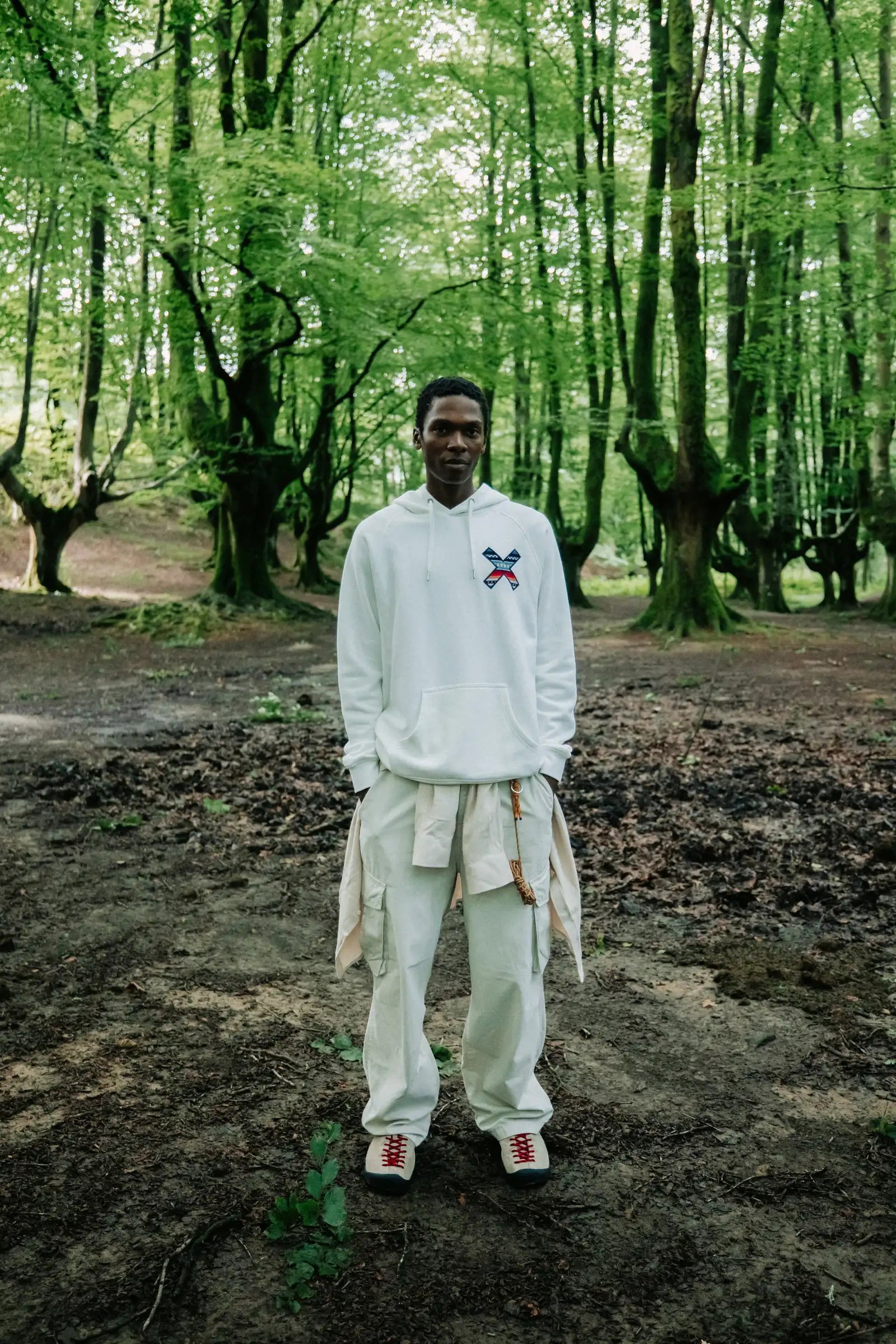 SUDADERA CON CAPUCHA CLASSIC BLANCO ROTO