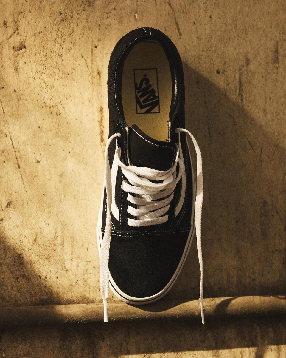 BLACK OLD SKOOL VANS SNEAKERS