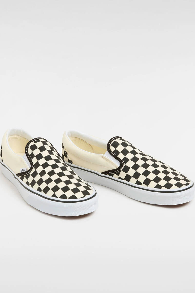 BLACK CLASSIC SLIP-ON VANS SNEAKERS
